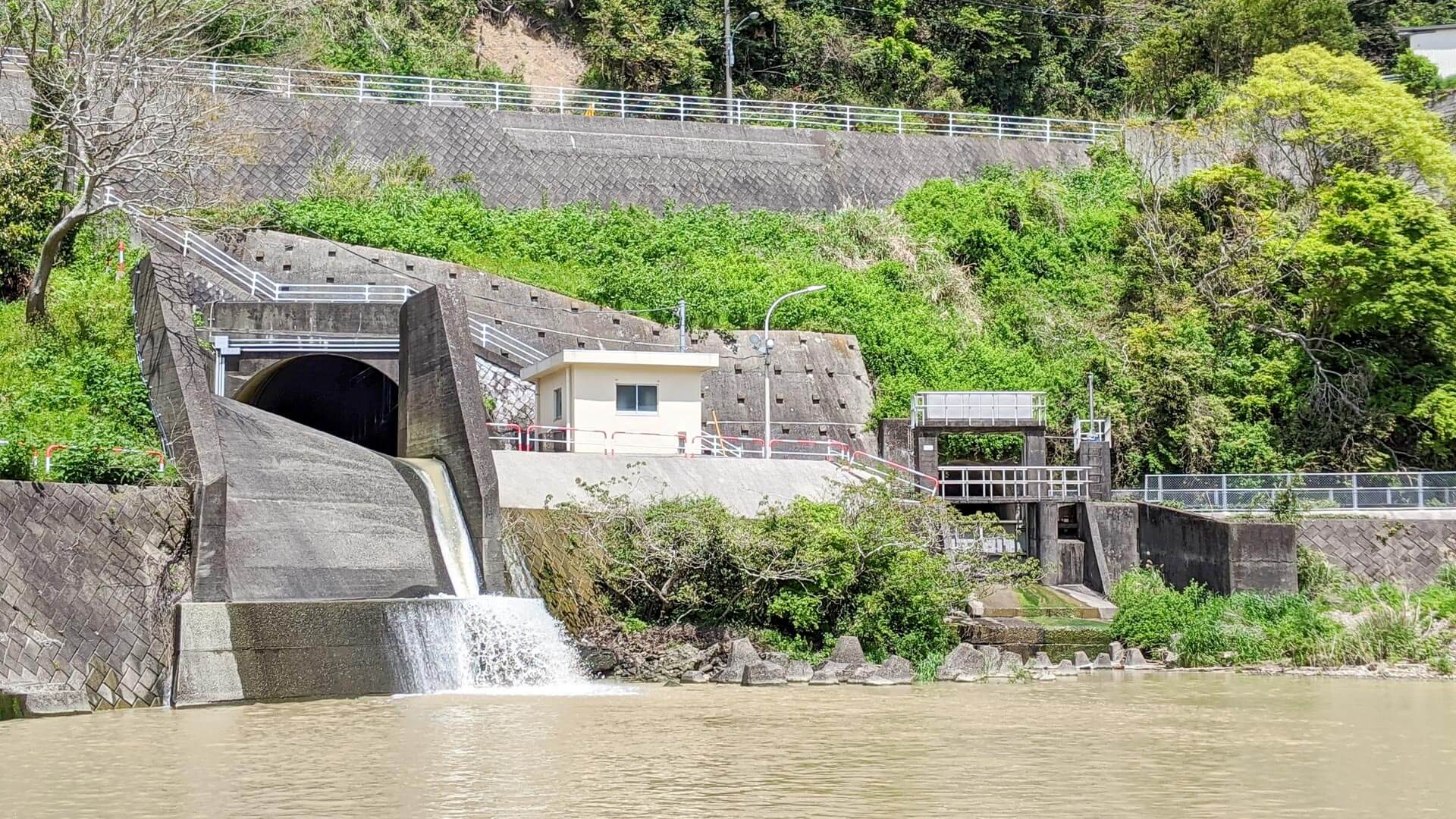 【在庫セール開催中！】地理山水　風水秘録　　西岡玉全 岡山県】翠果撰 岡山清水白桃ドリンク 果汁60％ 200ml 2本化粧